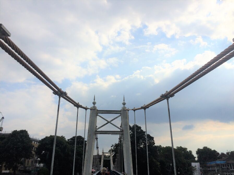 Richmond to Twichkenham foot bridge over Thames river